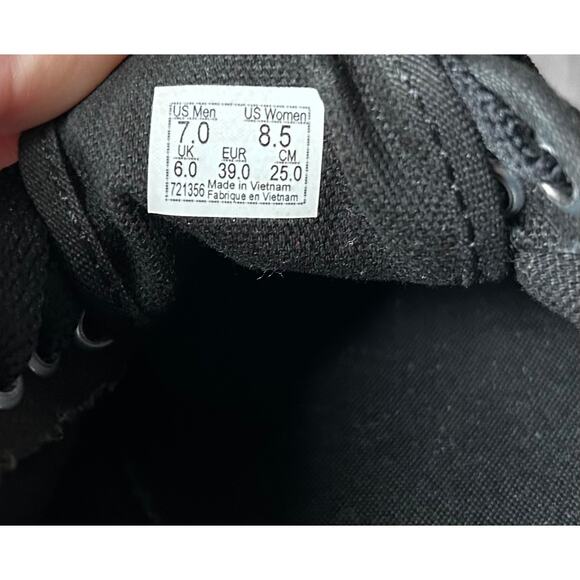 NWOT Unisex Vans Authentic All Black Sneakers Size 7 M, 8.5 W